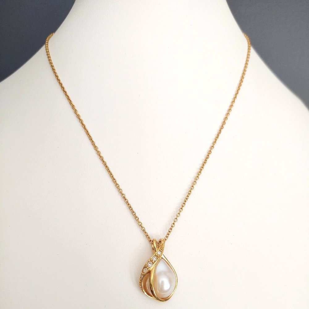 Faux pearl and cz pendant necklace